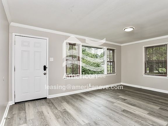881218_005_wm_-_living_room_13077498.jpg