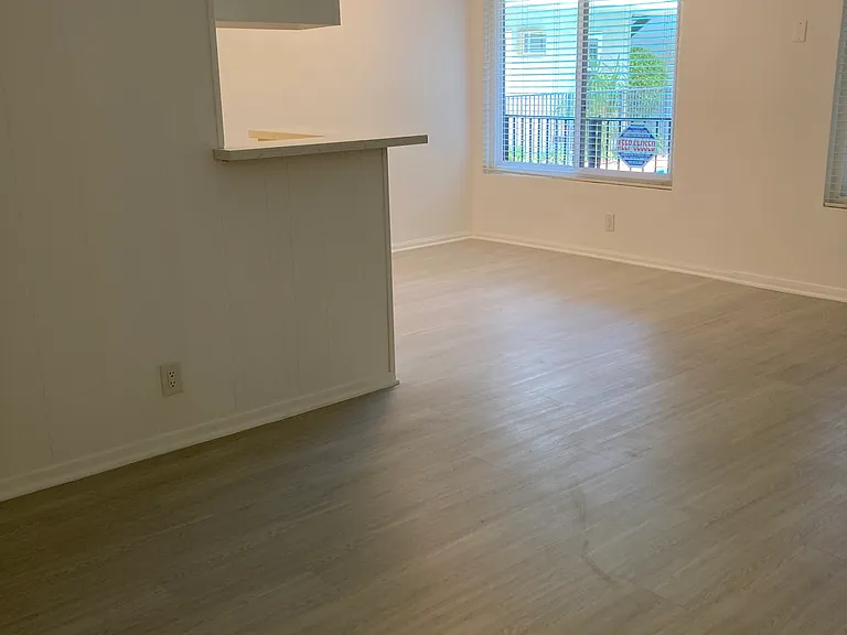 310 S Sherbourne Dr — Photo 38