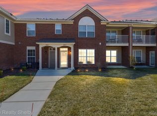 22035 Aberdeen Dr, Macomb, MI