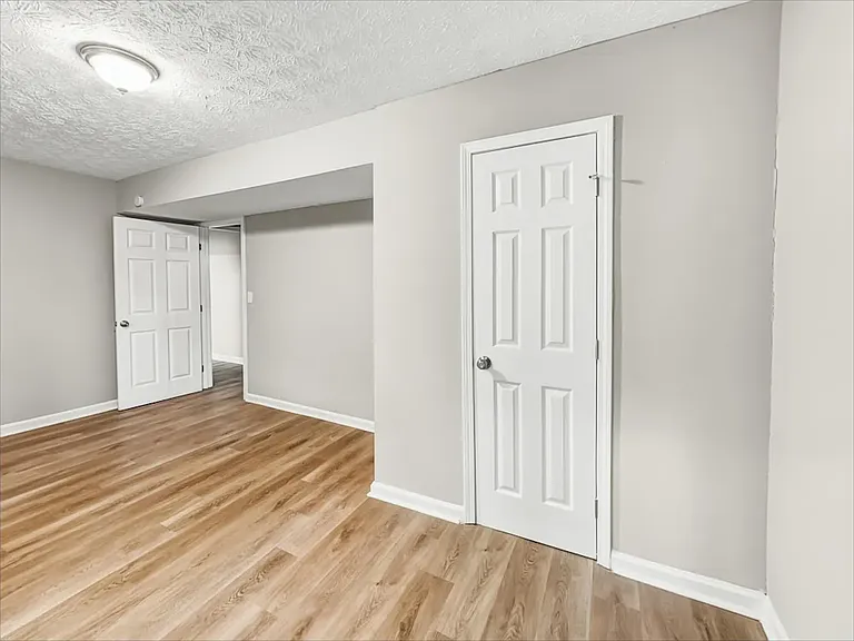 2723 Rockdale Dr — Photo 3