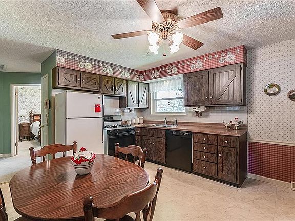 3rd image of 10822 Atterbury Dr