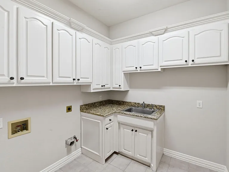 1020 Highland Oaks Dr — Photo 16