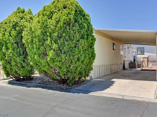 4577 Royal Ridge Blvd, Spring Valley, NV 89103