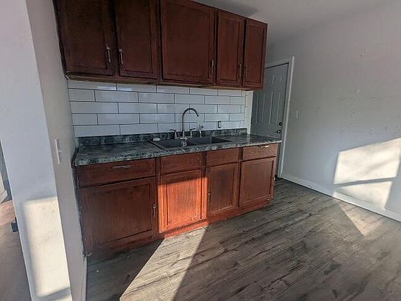3rd image of 3304 Sheffer Ave