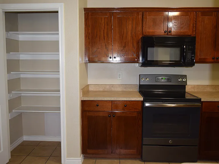 1143 N Lockhart St — Photo 3