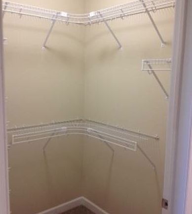 WALK IN CLOSET