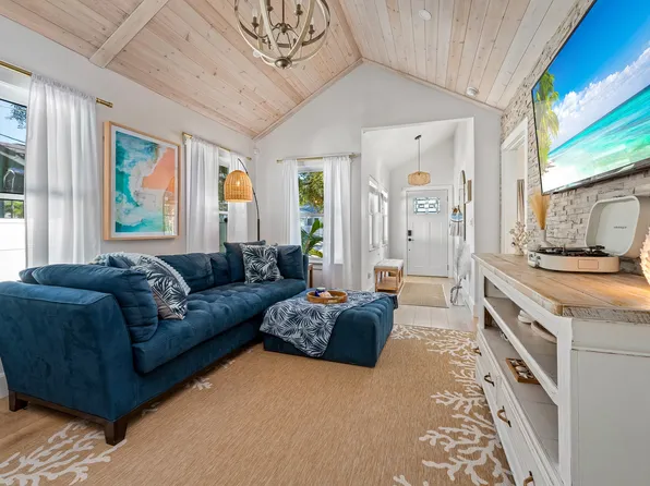 1176 Grove St, Clearwater, FL 33755