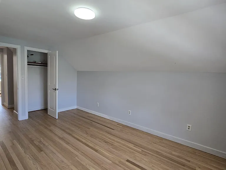 1384 Huntington Rd — Photo 8