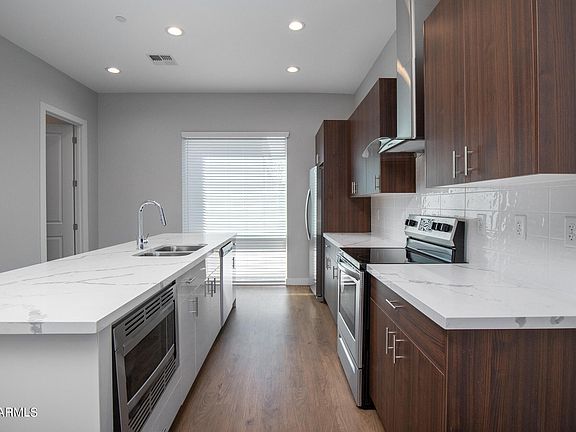 3rd image of 915 E Missouri Ave APT 1