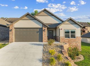 422 Stillwood Dr, Branson, MO 65616