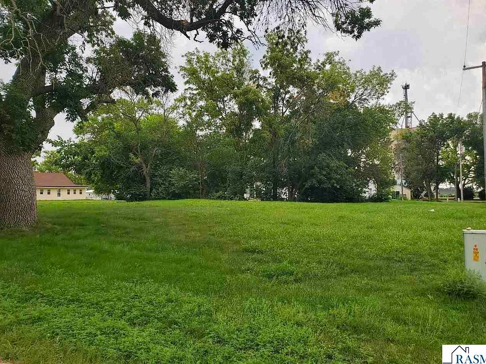 2nd image of 295 8th St