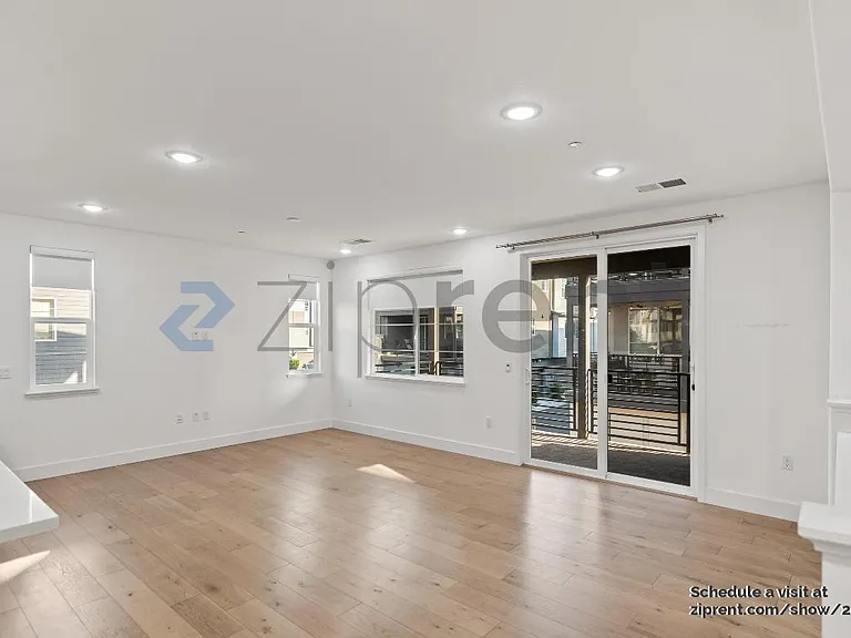 376 Line St — Photo 3