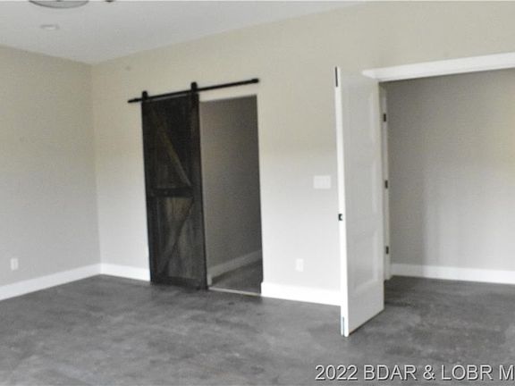 5th image of 210 Greystone Ln