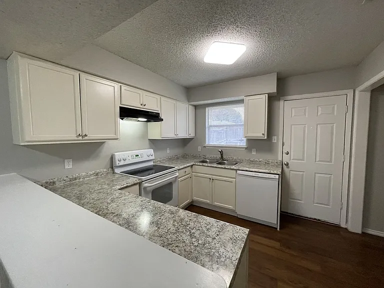2503 Indigo Ln — Photo 4