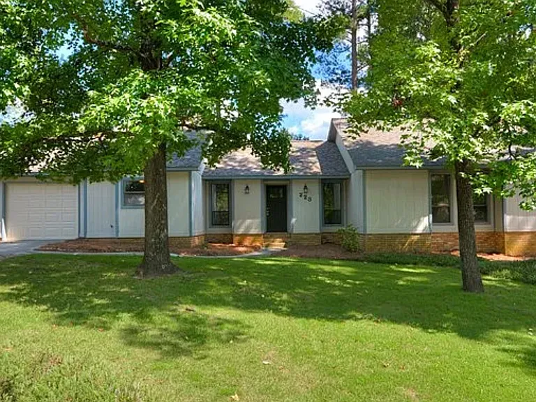 223 Ronstadt Dr — Photo 1