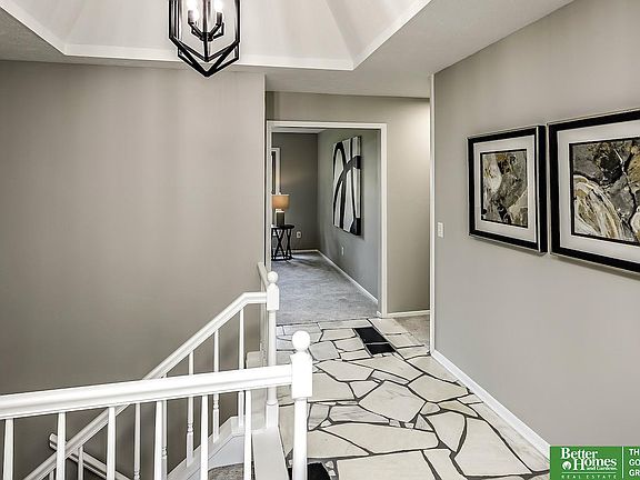 4th image of 124 Bellevue Blvd S