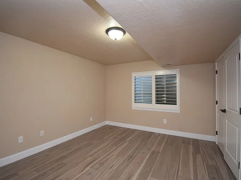 10741 S Weiss Dr — Photo 29