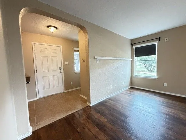 3 bed, 2.5 bath, 1958 sqft, $1,650 — Photo 3