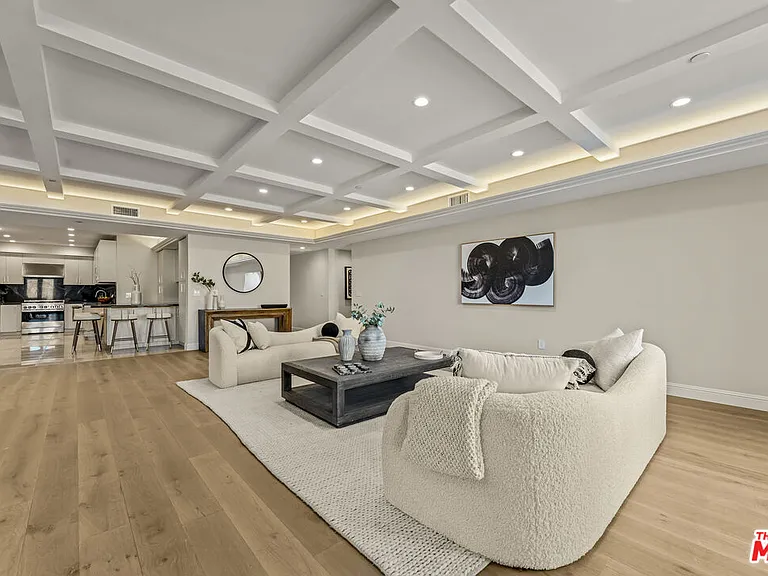 1825 Pandora Ave #Penthouse 402 — Photo 9