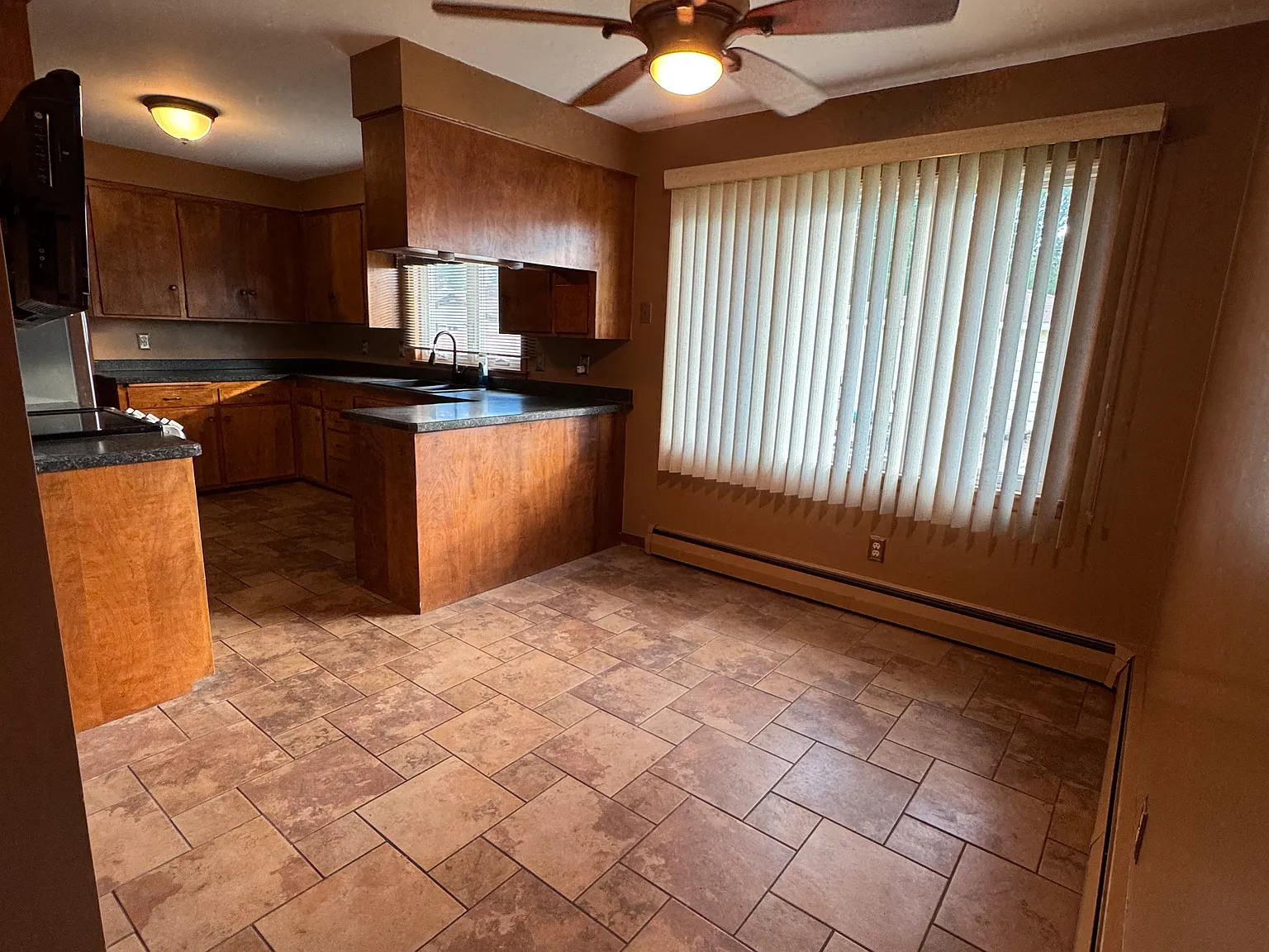 2 bed, 1200 sqft, $1,700 — Photo 3