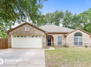 921 Lake Ridge Dr, Azle, TX 76020