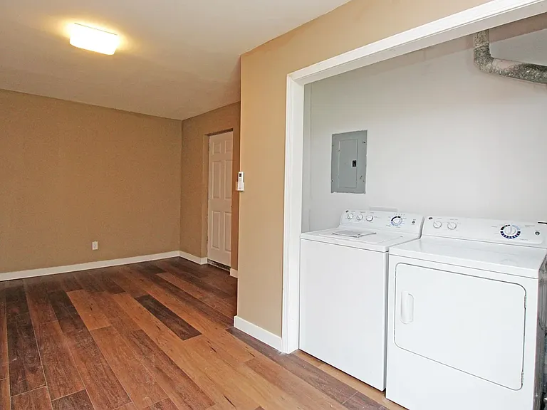 212 Goshen Ave — Photo 7