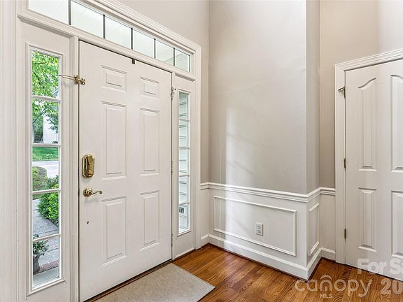 4th image of 5719 Swanston Dr