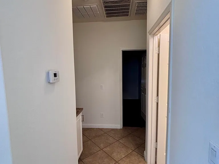 5606 W Saint Anne Ave — Photo 20