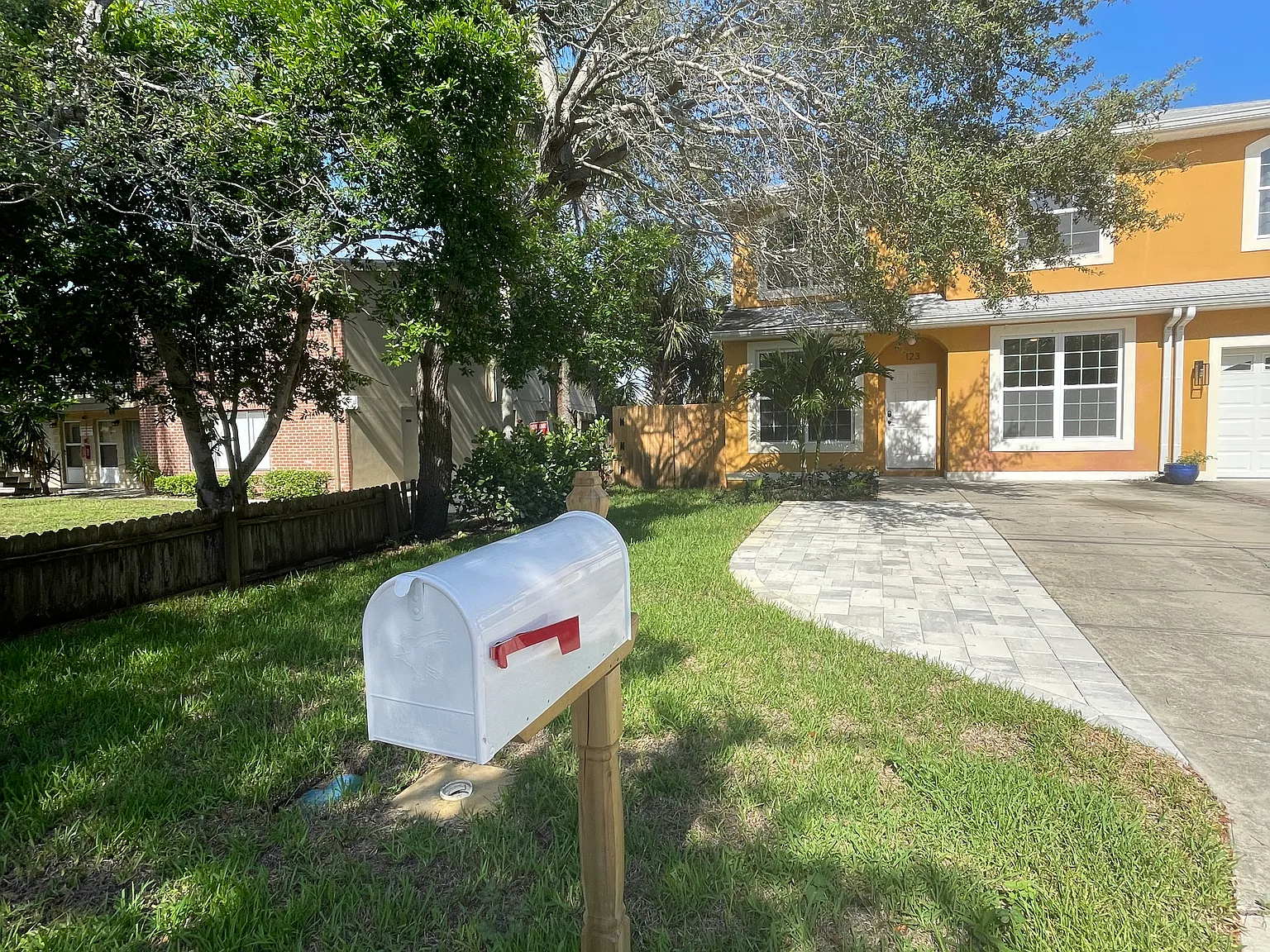 4 bed, 3.5 bath, 1590 sqft, $2,800 — Photo 2
