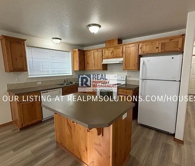 470 Lair Ln — Photo 5