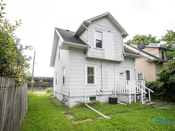 3rd image of 870 Spencer St