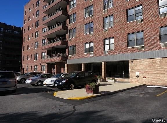 2nd image of 60 Barker St APT 724