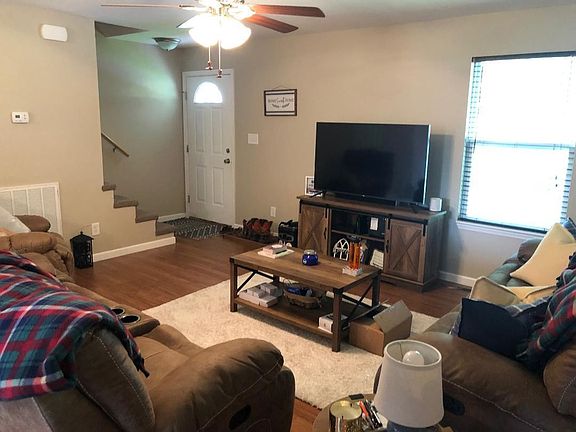 3rd image of 107 5th St Unit B