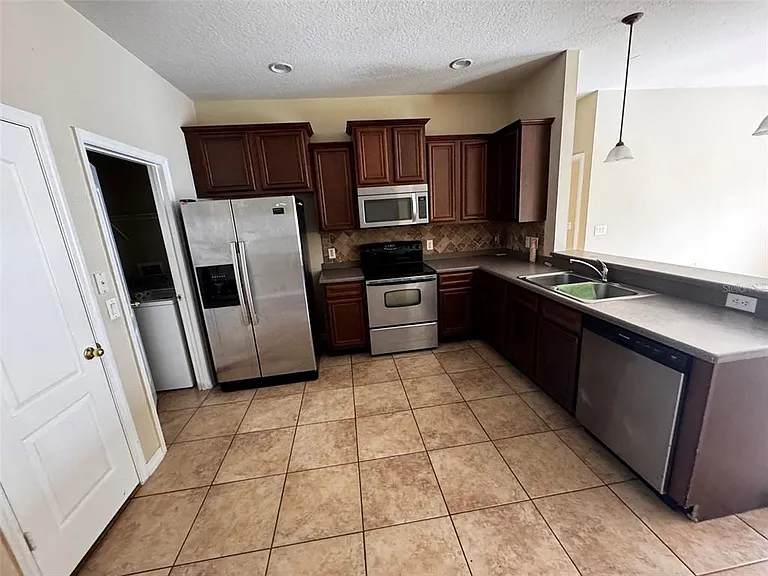 3903 Skipper Ct — Photo 9