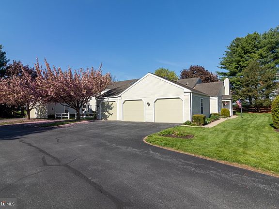 2nd image of 1849 Wexford Rd