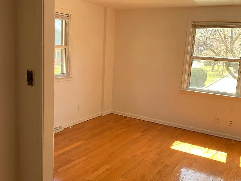 639 Barnes St — Photo 7