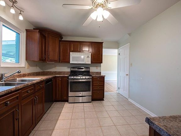 3rd image of 1659 Pinebluff Ln