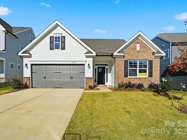 1453 Ardmore Dr, Sherrills Ford, NC 28673