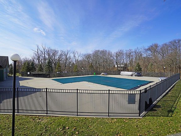 4th image of 3663 Chestnut Park Ln #1