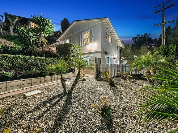4th image of 3010 N Arroyo Dr