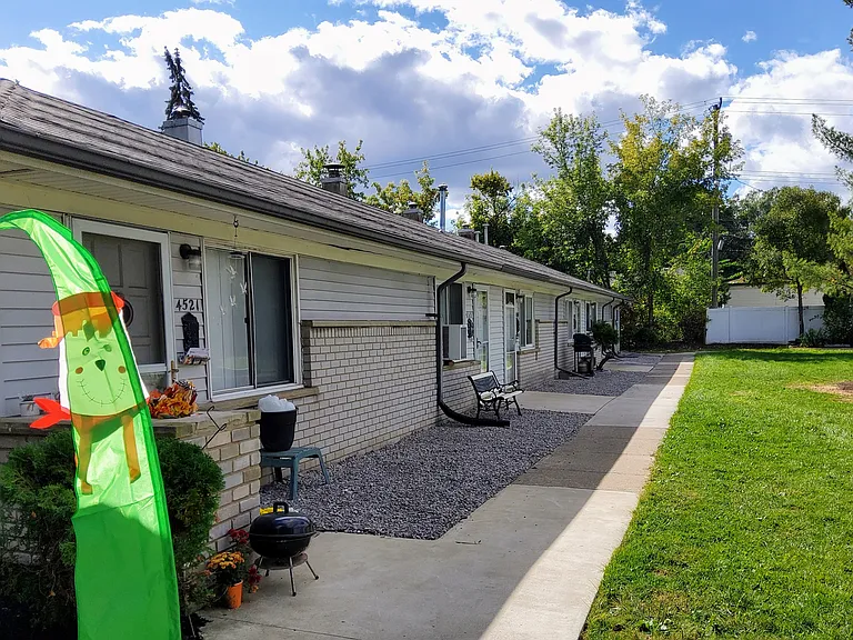 4521 Crooks Rd — Photo 14