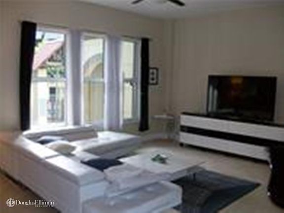 3rd image of 2625 NE 14th Ave APT 105
