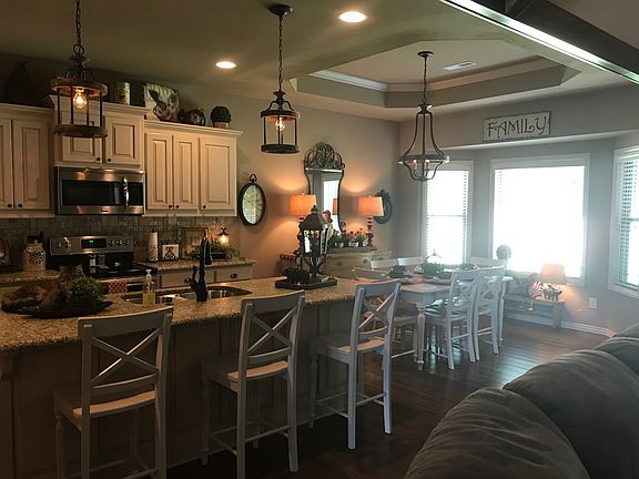 5th image of 11 Carroll Dr