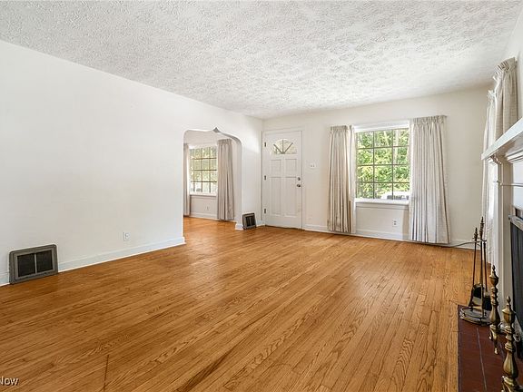 5th image of 816 17th St NE