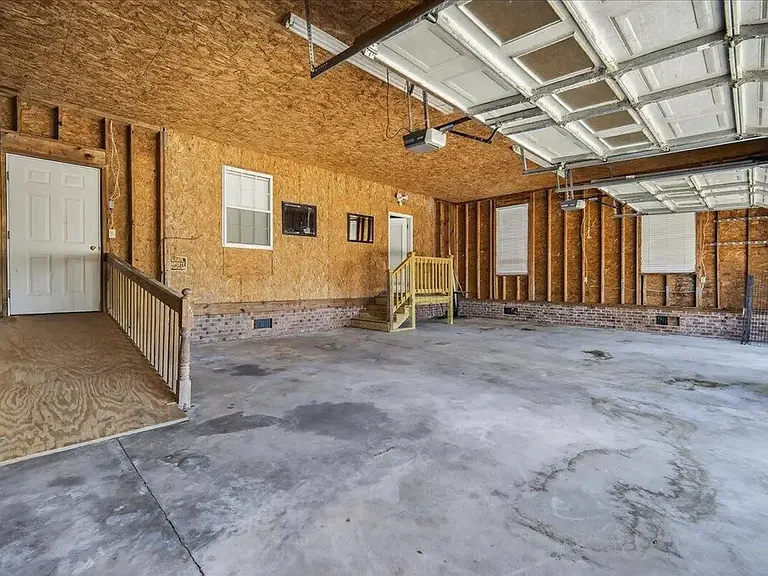 1032 Lynch Rd — Photo 24