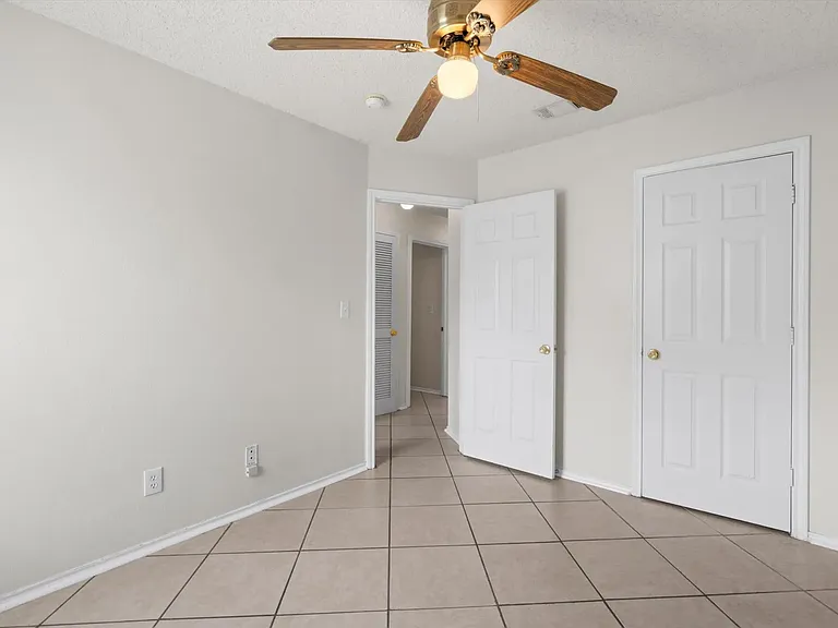 101 Ina Ct #INACOURT101 — Photo 2
