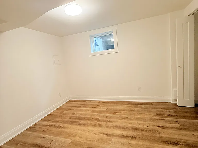 19 Arrowsmith Ave #1B — Photo 12
