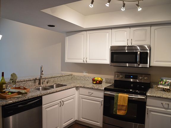 3rd image of 4013 Bayberry Dr