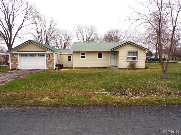 904 N Walnut St, Vandalia, MO 63382