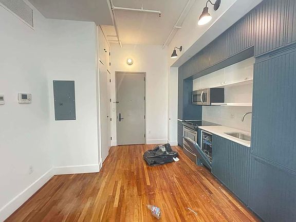 2nd image of 181 Bainbridge St #1H